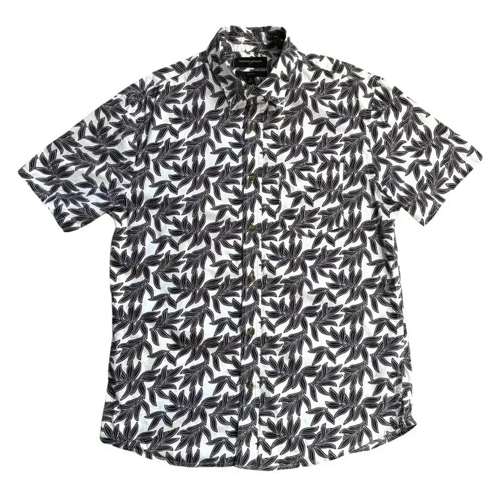 Banana Republic Men’s Button Down Leaf Pattern Slim Fit Shirt (Size M)
